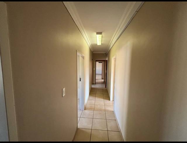 76M² BUSINESS TO LET IN CLUBVIEW